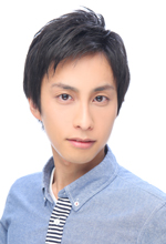 ナレーターの久冨翔太の顔写真