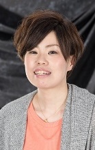 ナレーターの平田真弓の顔写真