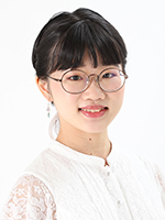 ナレーターの伊良皆明里の顔写真
